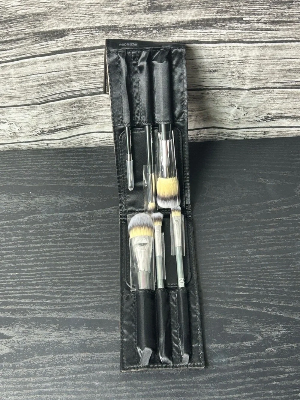 New IT Cosmetics 6 Pc. Brush Set